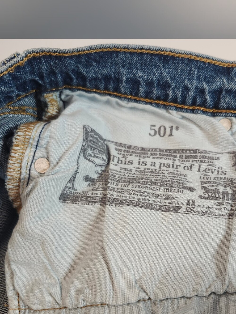 Levi's Women's 501 Cropped Jeans - Waist Size 28 - Picture 4 of 5